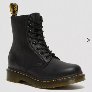 Dr. Martens 1460 Pascal Black Box Label